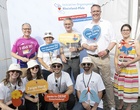 Eine Gruppe von 9 Menschen, die sich für Organspende engagieren